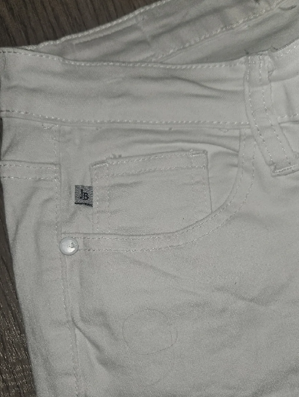 Judy Blue White Ankle Cropped Jeans